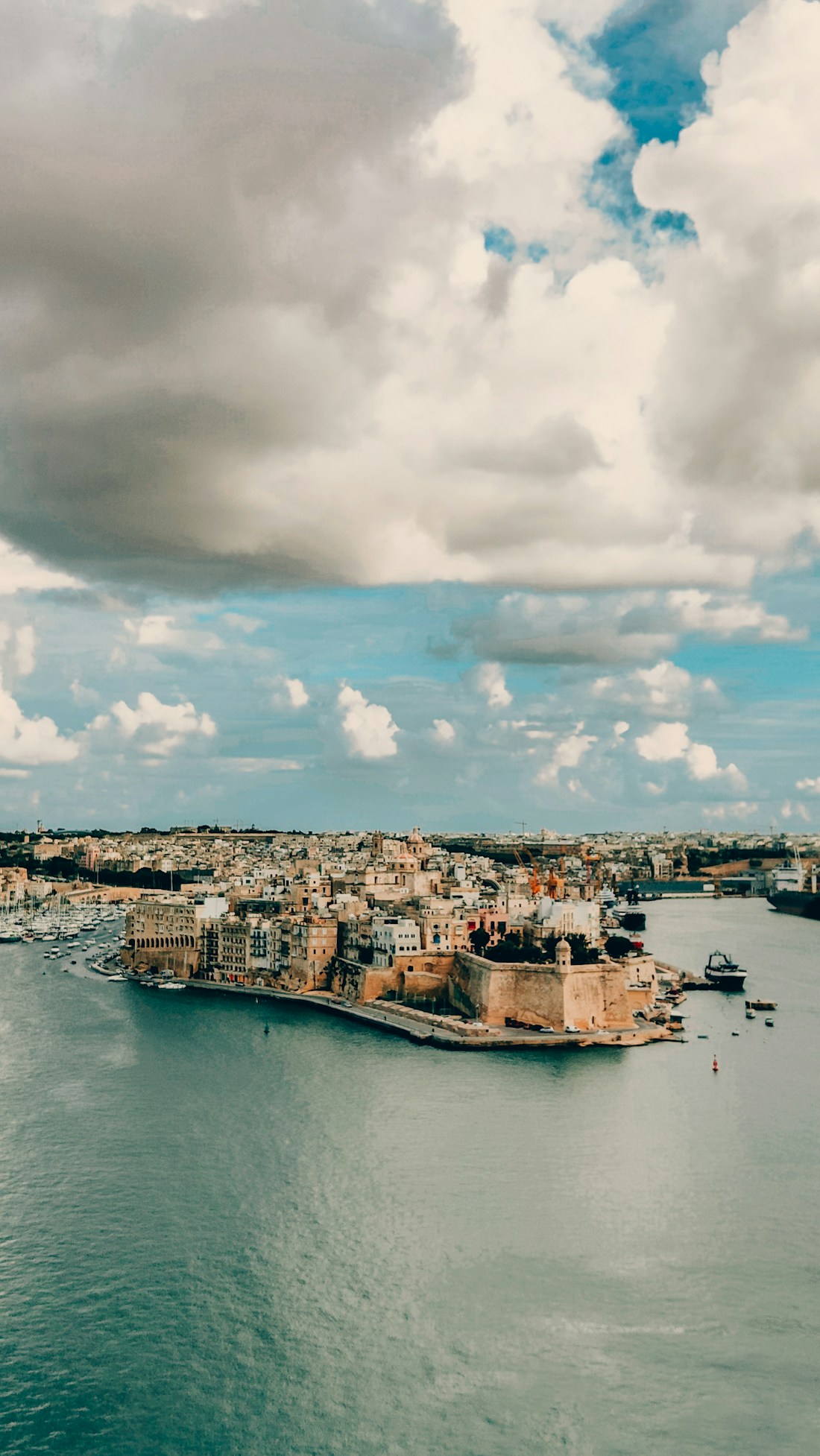 El Gran Puerto de Malta en una postal de viaje